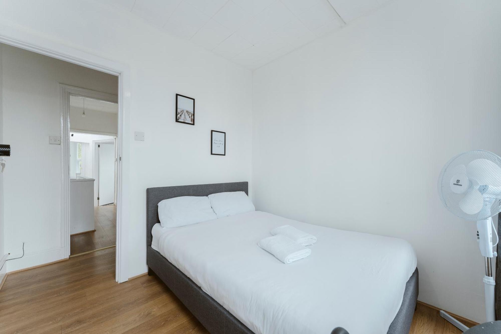 Manor House Great Rooms To Stay Londen Buitenkant foto